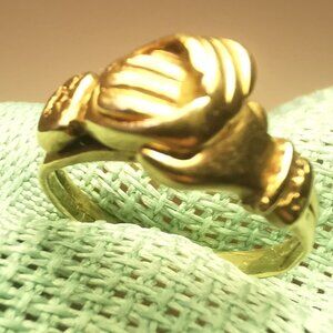 Vintage 9K Gold Fede "Clasped Hands" Ring - Hidden Heart - 4.0g - Size 5.5